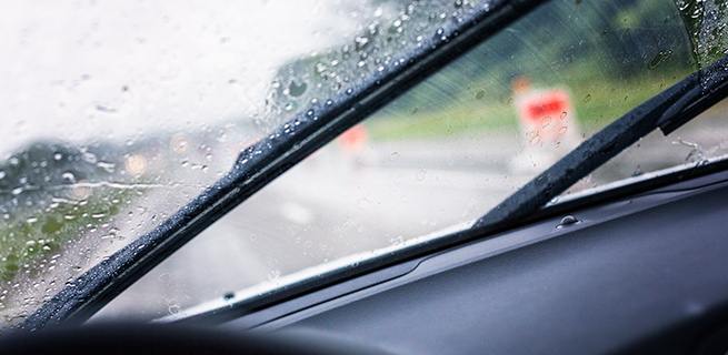 La pluie double le risque d’accidents : 5 conseils waterproof pour les éviter.